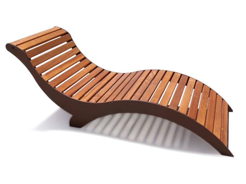 Chaise longue anatomica in acciaio e legno